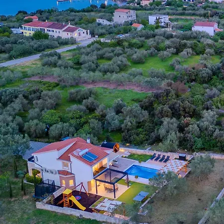 Dom wakacyjny Furesta *